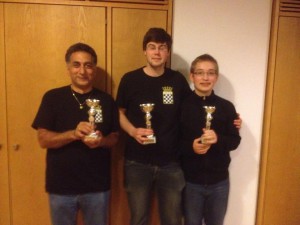 Anton Kawelke ( Mitte) gewinnt vor Lars(r)  und Suhel (l)